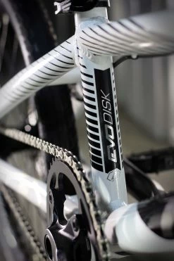 BMX INSPYRE EVO-C DISK PRO XL WHITE 2023 -VÉLO Soldes Boutique inspyre evo c focus 9 web